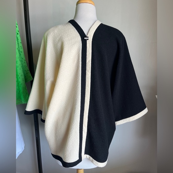 CHANEL 12C Runway Black Ecru Color Block Wool Jacket - Picture 3 of 7